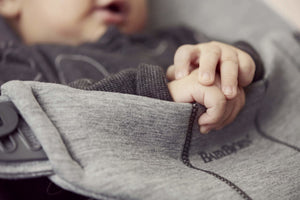 Babywippe BLISS 3D Jersey – Hellgrau + Spielzeug Googly Eyes Pastels