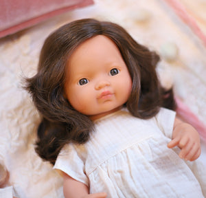 Puppe Mädchen – Europäerin, braune Haare, 38 cm