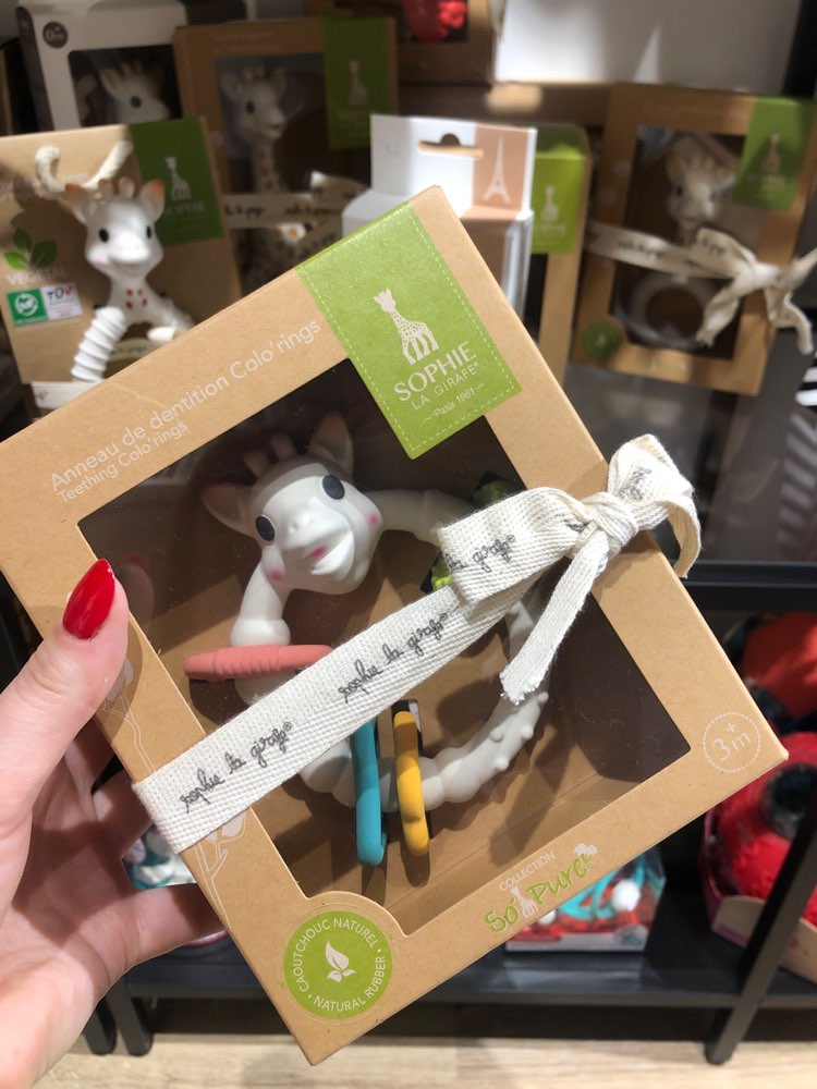 Bunter Beißring auf einem Ring Sophie die Giraffe - So'Pure - tablude.com