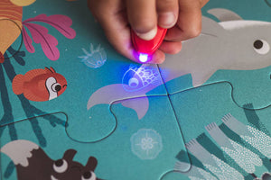 Leuchtendes Puzzle mit Mini-UV-Lampe – Ozean 24 Teile 3+ - tablude.com