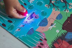 Leuchtendes Puzzle mit Mini-UV-Lampe – Wald 24 Teile 3+ - tablude.com