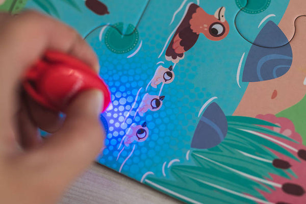 Leuchtendes Puzzle mit Mini-UV-Lampe – Wald 24 Teile 3+ - tablude.com