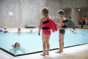Haifischflossen-Schwimmgürtel für Kinder – Grau