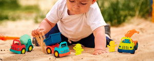 Set mit drei kleinen Baufahrzeugen mit Fahrer – Wonder Wheels - tablude.com