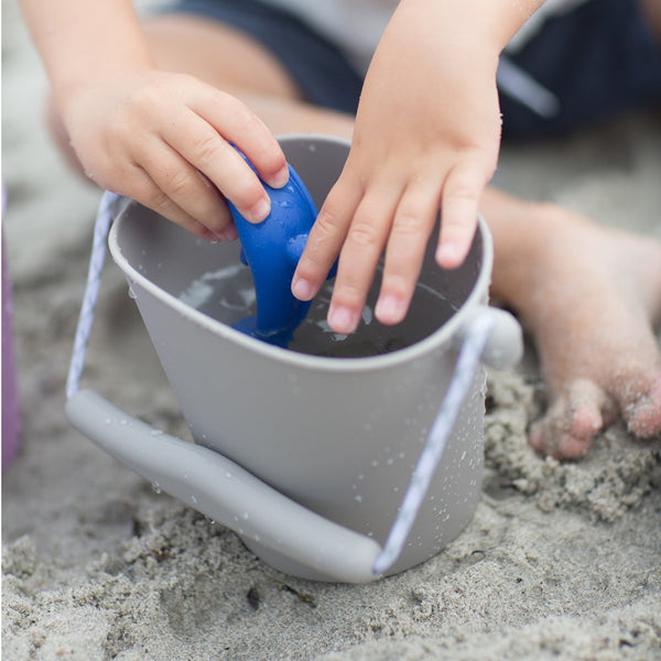 Sandspielzeugset mit Gießkanne – Hellblau - tablude.com