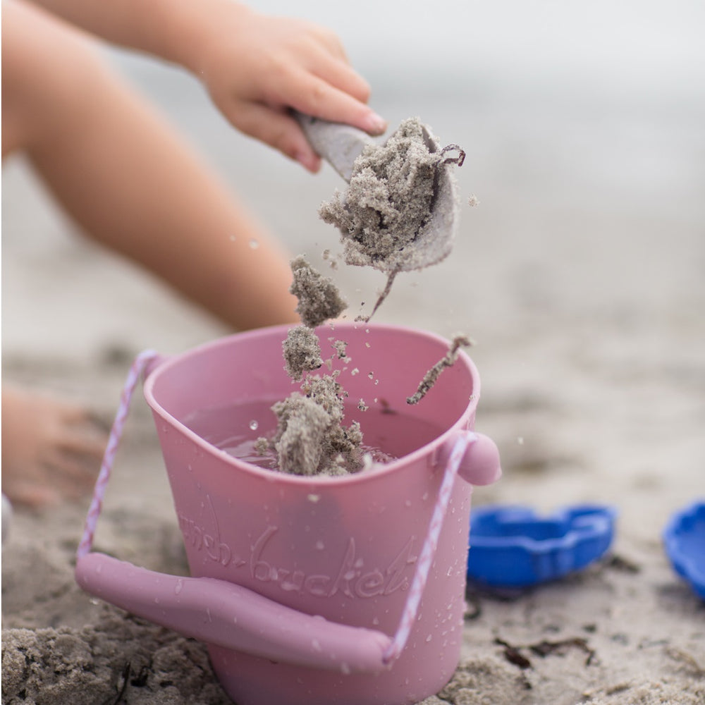 Sandspielzeugset mit Gießkanne – Puderrosa - tablude.com