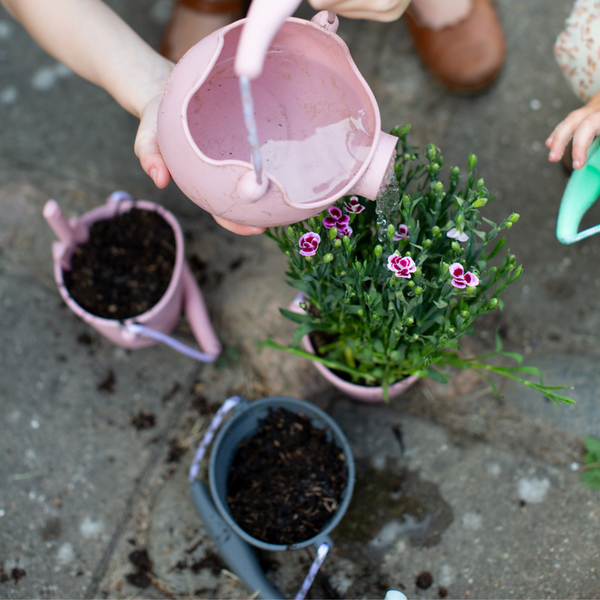 Mini-Silikoneimer mit Schaufel – Puderrosa - tablude.com