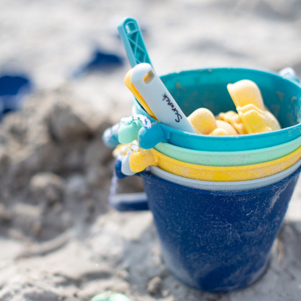Zusammenklappbarer Eimer für Wasser und Sand – Pastellgelb - tablude.com