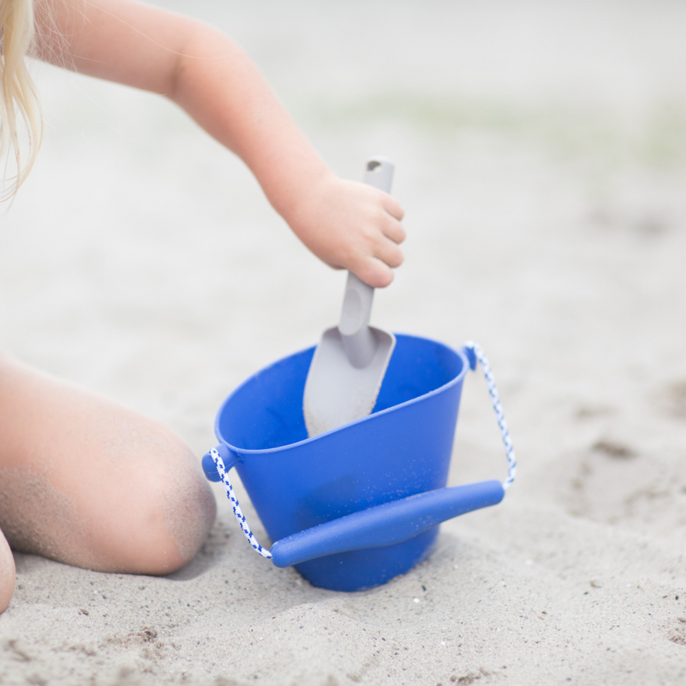 Zusammenklappbarer Eimer für Wasser und Sand – Marineblau - tablude.com