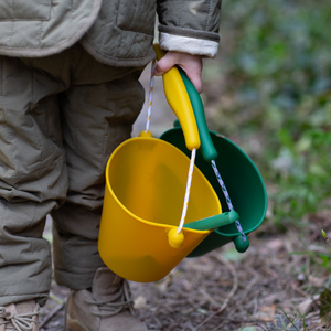 Zusammenklappbarer Eimer für Wasser und Sand – Senf - tablude.com