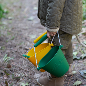 Zusammenklappbarer Eimer für Wasser und Sand – Senf - tablude.com