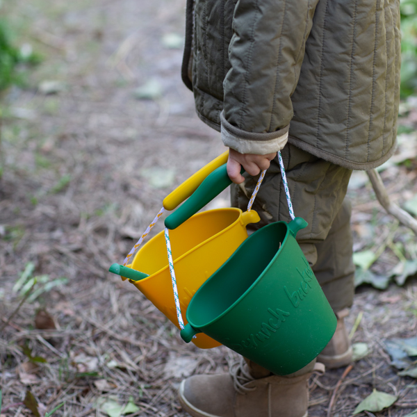 Zusammenklappbarer Eimer für Wasser und Sand – Senf - tablude.com