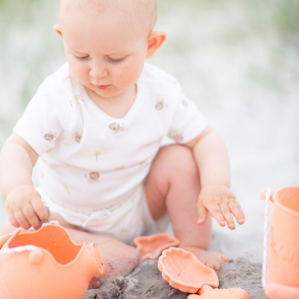 Zusammenklappbarer Eimer für Wasser und Sand – Koralle - tablude.com