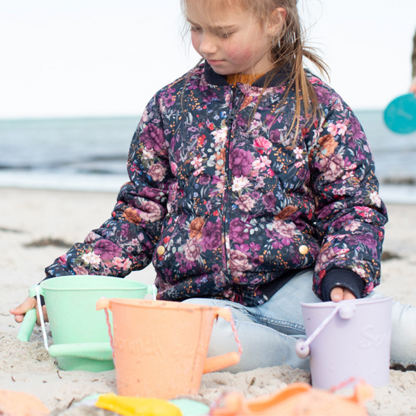 Zusammenklappbarer Eimer für Wasser und Sand – Koralle - tablude.com