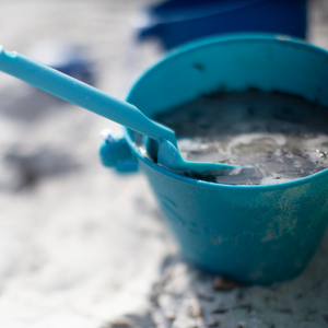 Zusammenklappbarer Eimer für Wasser und Sand – Petrol - tablude.com