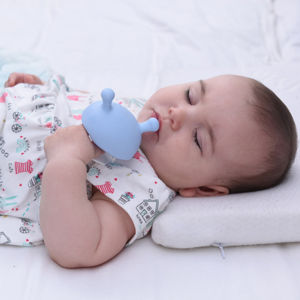 Gryzak Uspokajający Mombella - Mushroom Light Blue - tablude.com