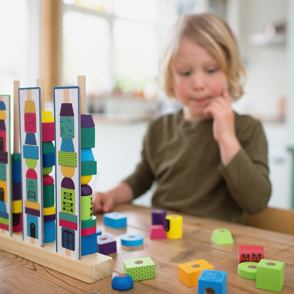 Holzpuzzle – Turm aus Bausteinen - tablude.com