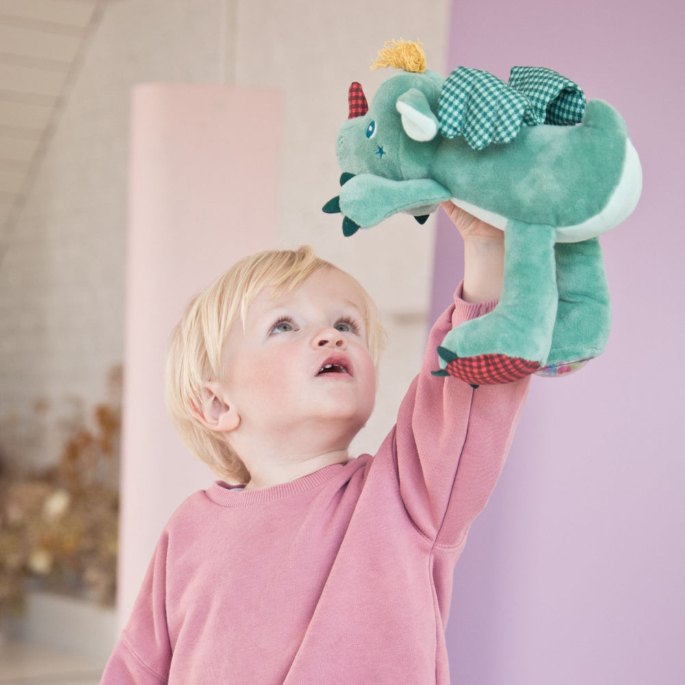 Kuscheltier mit Geräuschen – Der fliegende Drache Joe 9 m+
