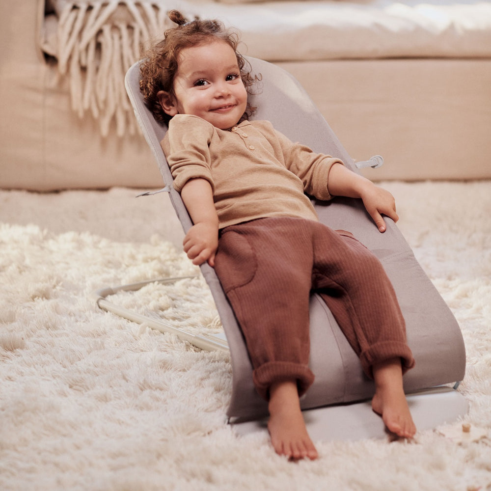 Babywippe BLISS WOVEN Petal Quilt – Sandgrau