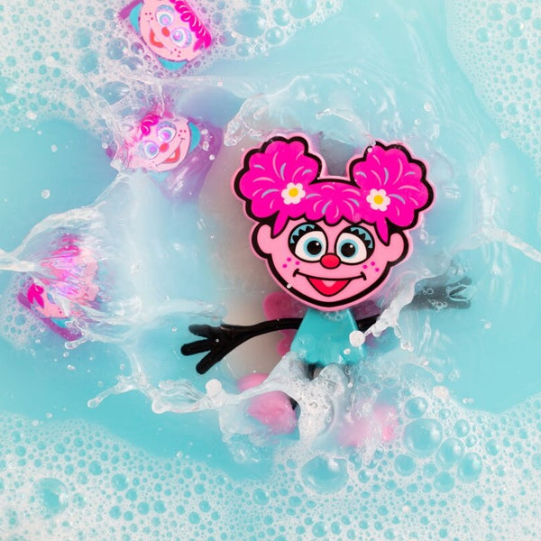 Badefigur Abby – Set mit zwei Sensorik-Würfeln, die im Wasser leuchten - tablude.com