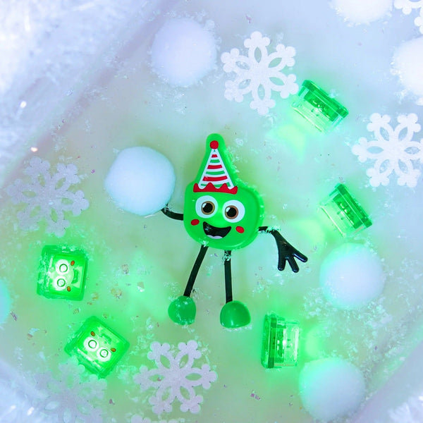 Badefigur Weihnachtsedition – Set mit zwei im Wasser leuchtenden Sensorikwürfeln - tablude.com