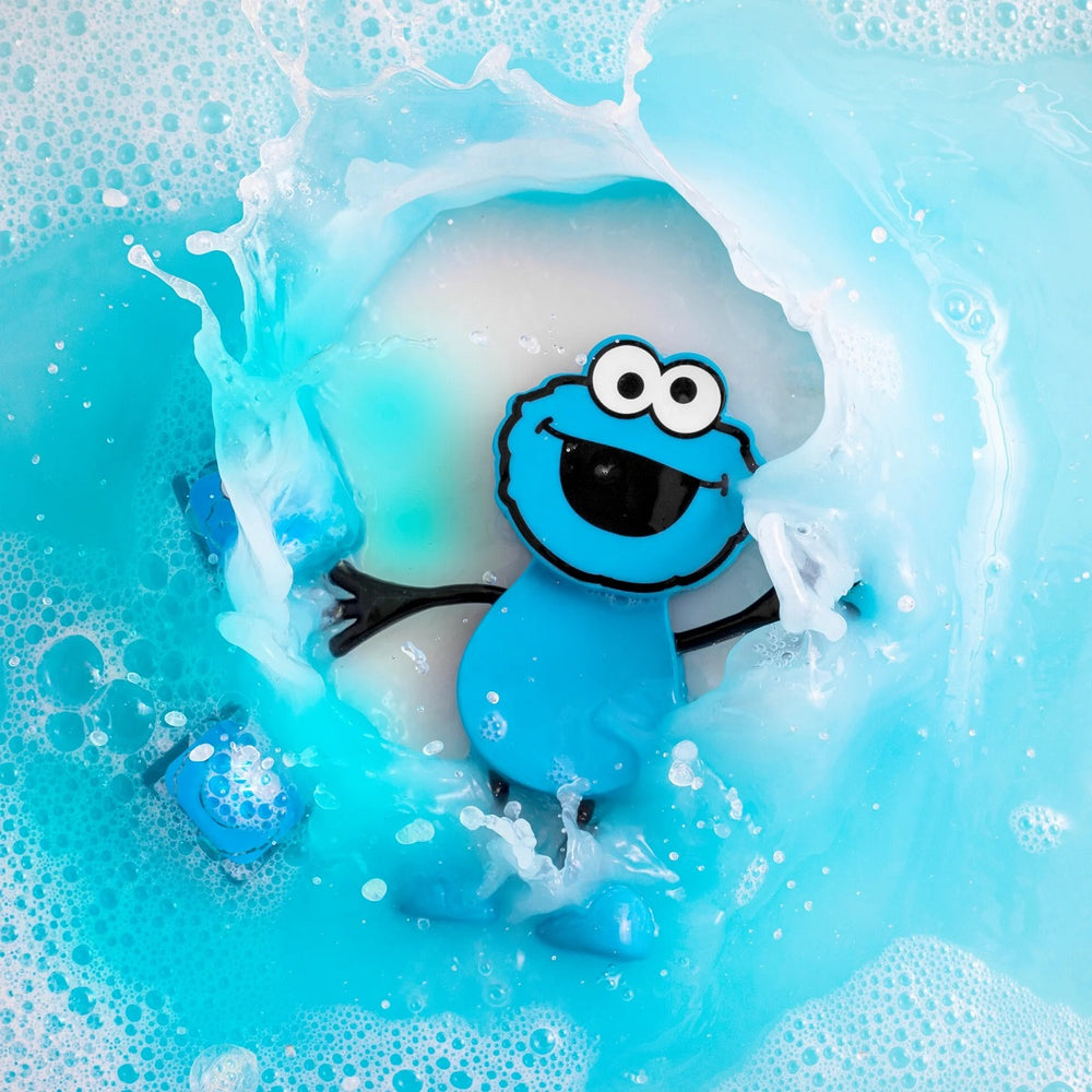 Badefigur Cookie Monster – Set mit zwei im Wasser leuchtenden Sensorikwürfeln - tablude.com