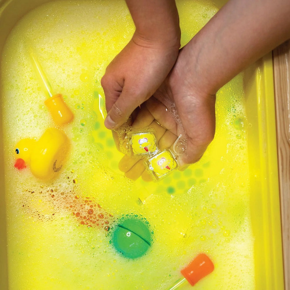 Sensorische Würfel, die im Wasser leuchten Großer Vogel – gelb/orange - tablude.com