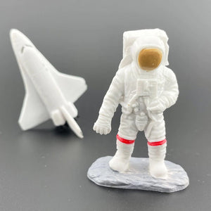 Figurenset in einer TOOB-Röhre – Im Weltraum - tablude.com