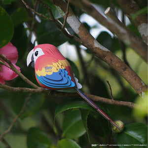 Eugy 3D Öko Puzzle Papagei in bunten Farben auf einem Ast in der Natur