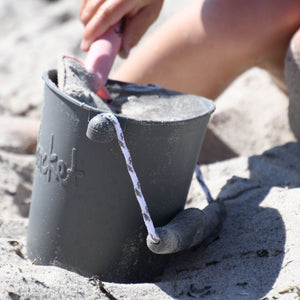 Zusammenklappbarer Eimer für Wasser und Sand – Dunkelgrau - tablude.com
