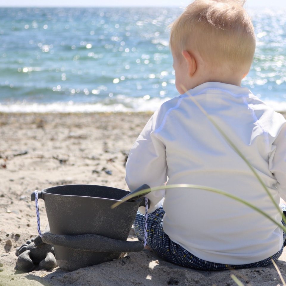 Zusammenklappbarer Eimer für Wasser und Sand – Dunkelgrau - tablude.com