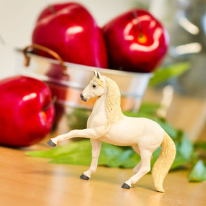 Figur – Andalusischer Hengst, weißes Pferd - tablude.com