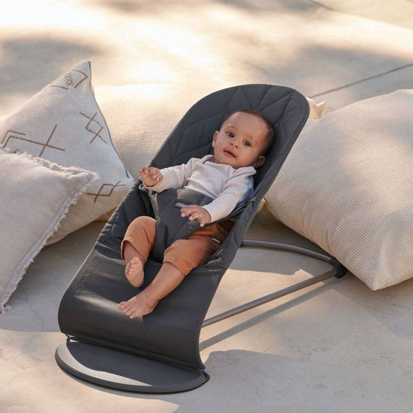 Babywippe BLISS WOVEN Petal Quilt – Anthrazit