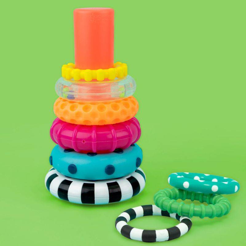 Turm aus STEM-Ringen