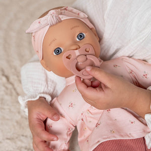 Babypuppe Lily mit Zubehör –  Spielpuppe ab 18 Monaten
