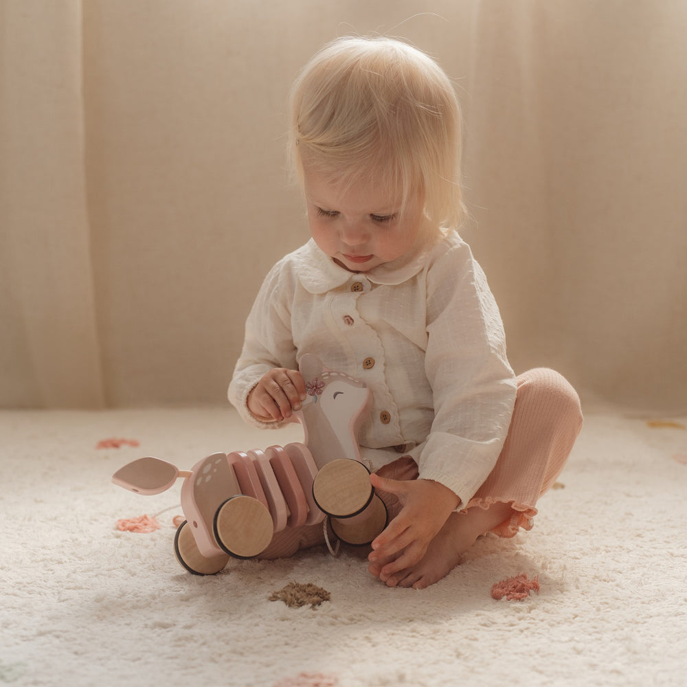 Holz-Reh zum Ziehen – Fairy Garden - tablude.com