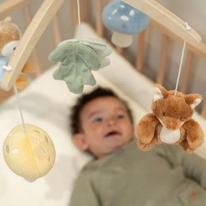 Holz-Karussell für das Kinderbett – Forest Friends - tablude.com