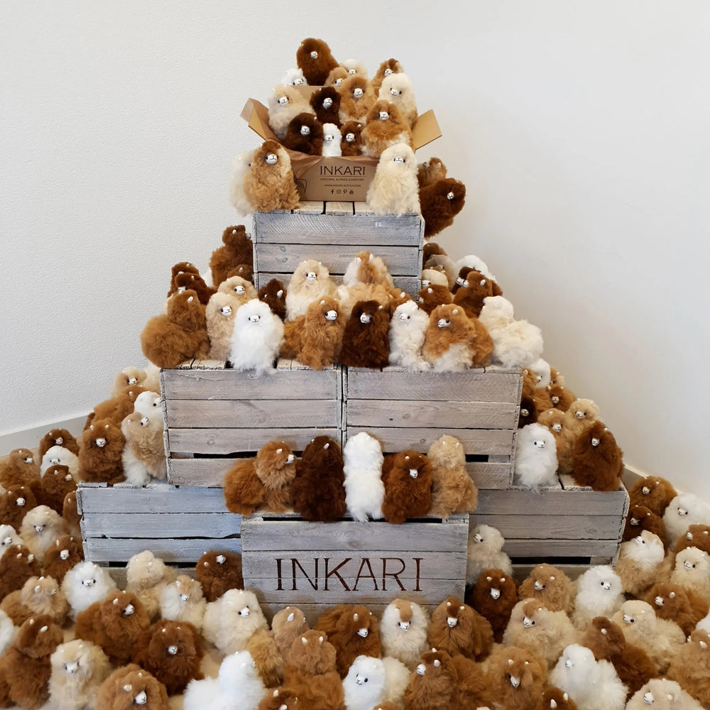 Plüsch-Alpaka Naturals – Walnut 15 cm - tablude.com