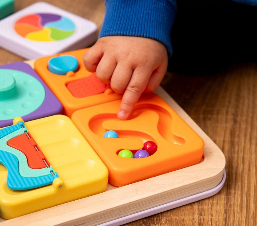 Set mit 2 sensorischen Quadraten mit schwarz-weißen Kugeln von PlayTab