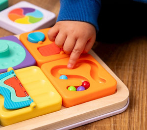 Set mit 2 sensorischen Quadraten mit schwarz-weißen Kugeln von PlayTab - tablude.com