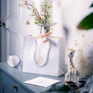 Geschenkset Sophie la girafe mit weicher Rassel - tablude.com