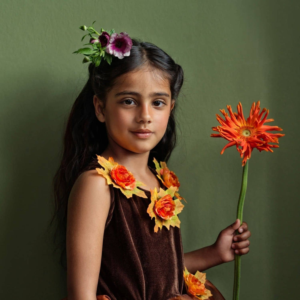 Kostüm – Tüllkleid mit Blumen und Hut, Hexe Sabrina, 5–7 Jahre
