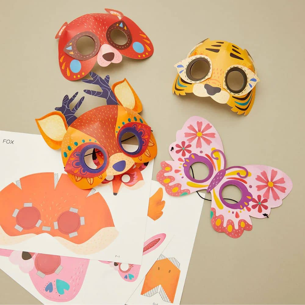 Papiermasken – Party im Wald