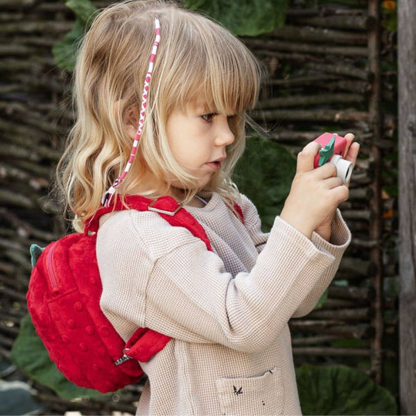 2-in-1-Rucksacktasche für Kameras – Cheeky Fruit Pina Strawbell