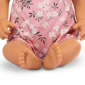 Babypuppe mit Schnuller – In rosa Kleidchen mit Blümchenmuster und Haarband