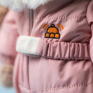Jellycat Plüschhase in einem rosa Outfit mit flicken und Details, ideal zum Kuscheln