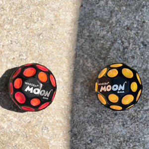 Ein Ball, der in der Sonne seine Farbe wechselt – UV Moon Ball