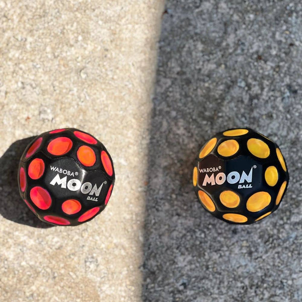 Ein Ball, der in der Sonne seine Farbe wechselt – UV Moon Ball