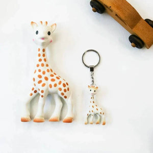 Geschenkset Sophie la girafe mit Beißring und Schlüsselanhänger (18 cm)