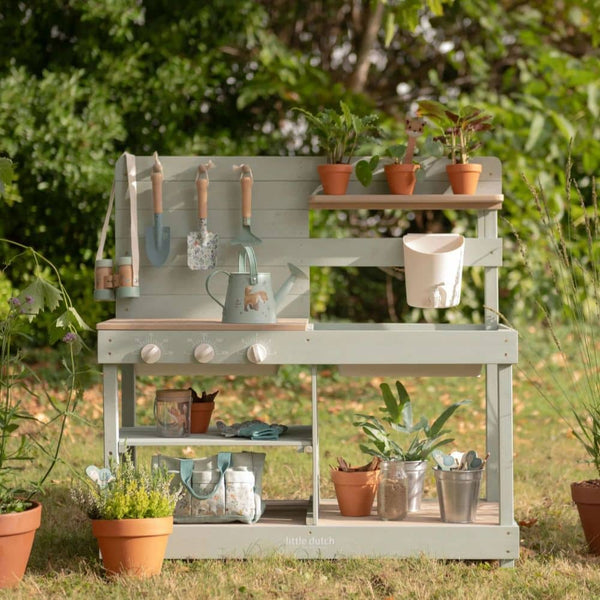 Gartenküche aus Holz